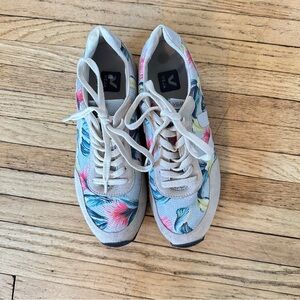 Vejas Vibrant Floral holiday Women's Sneakers
